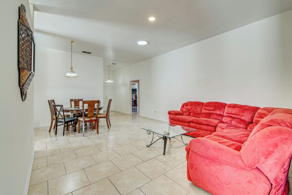 9 Mi to WEC & Dtwn Ocala! Family Haven w/ Patio