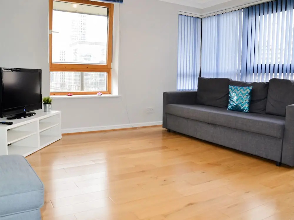 OYO Home Docklands 2 Bedroom Apartment