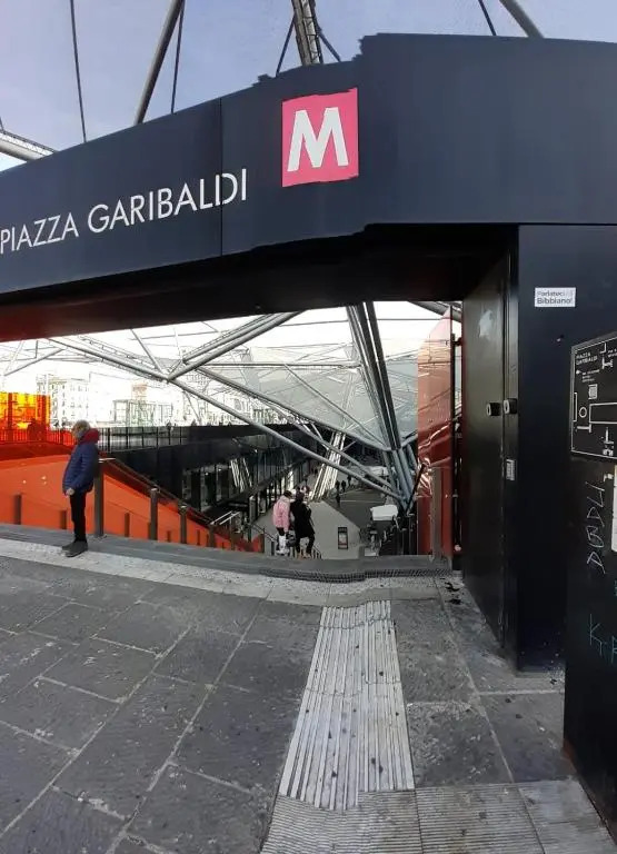 Casa Vacanze Donna Manu- Centralissima Tra Stazione Centrale ed Aeroporto