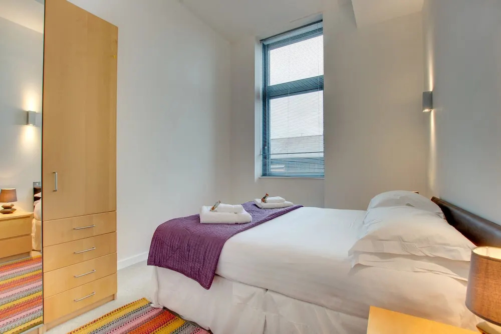 Modern 2 Bedroom Apartment City Centre