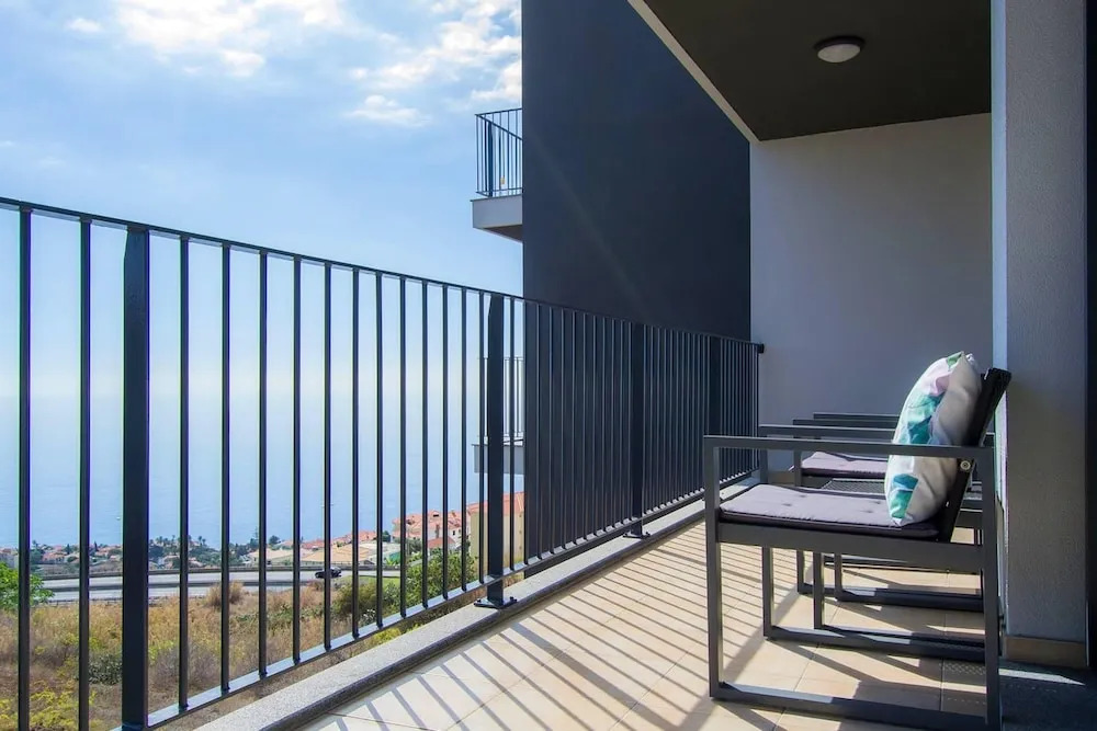 Apartment with 2 Bedrooms in Caniço, with Wonderful Sea View, Furnished Terrace And Wifi