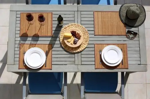 Split on the beach, 2 floors & wide terrace