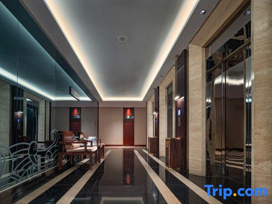 Hollyear Hotel