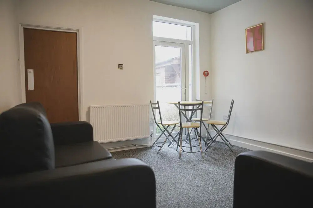 Room in Guest Room - Big Single Room Near City