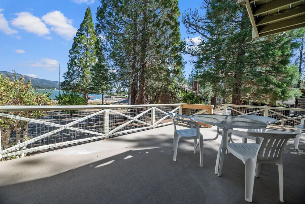 The Cottage at Sawmill Cove Lakefront