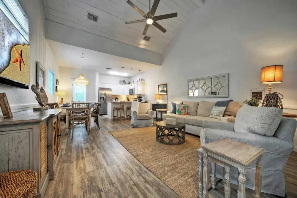 2 Blocks to the Beach, Patio, Resort Pool w/ Slide Tranquil Tides by Avantstay