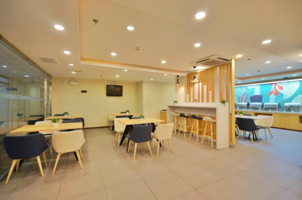 HanTing Harbin Museum Subway Station Hotel (HanTing Harbin Dongdazhi Street Hongbo Plaza)