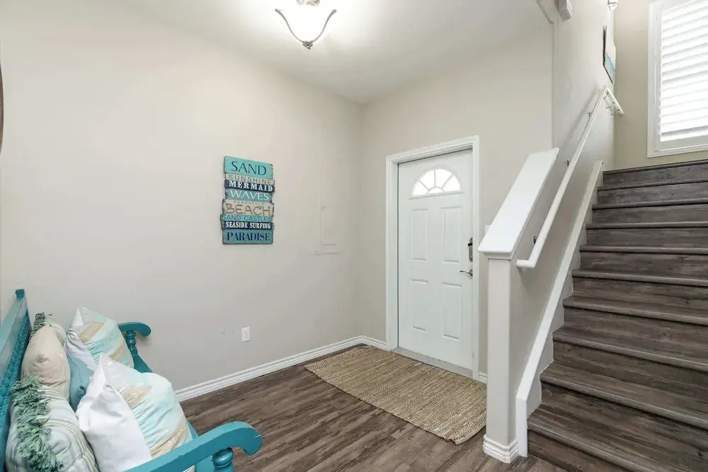 Fun 4 Bedroom Resort Pool Sleeps 12