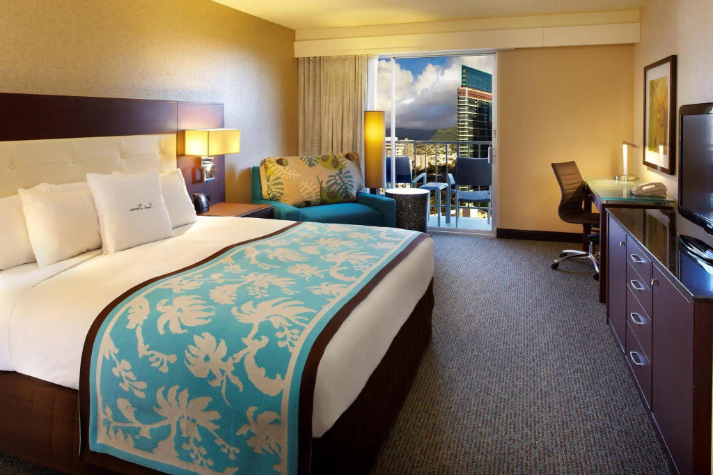 DoubleTree by Hilton Alana - Waikiki Beach
