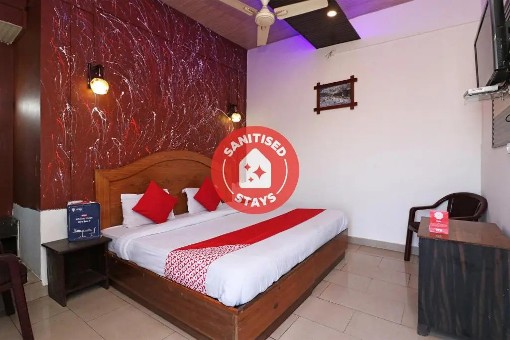 Royal Luxury Rooms by OYO Rooms