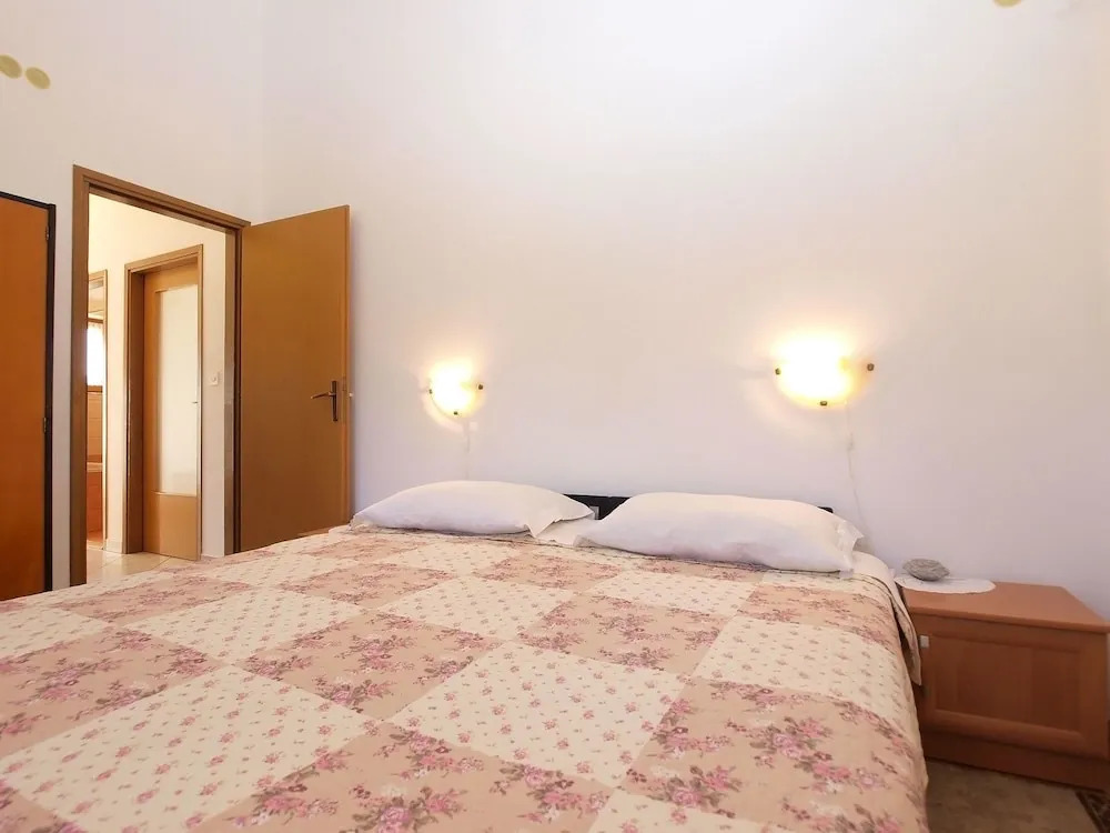 Apartment 950