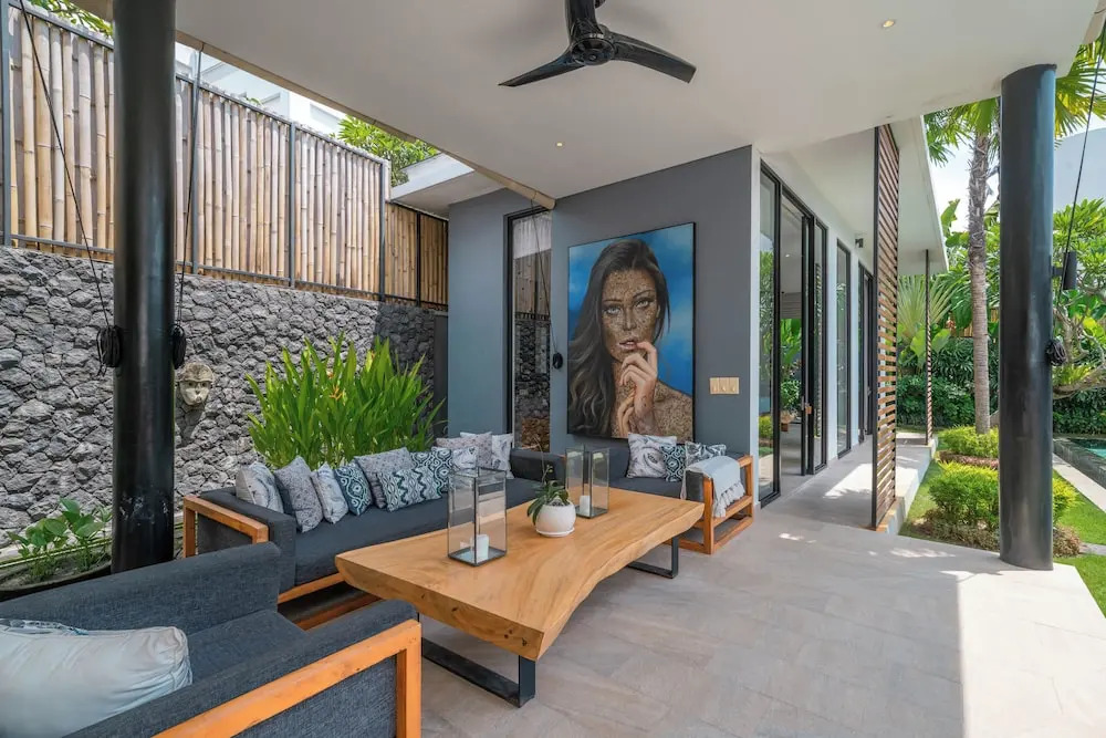 Villa Vida Mira - Elegant 4BR Beachside Villa in Canggu