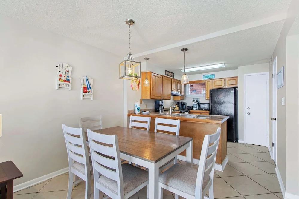 Gulf View 2 Bed Beaches Pool Dining and Fun