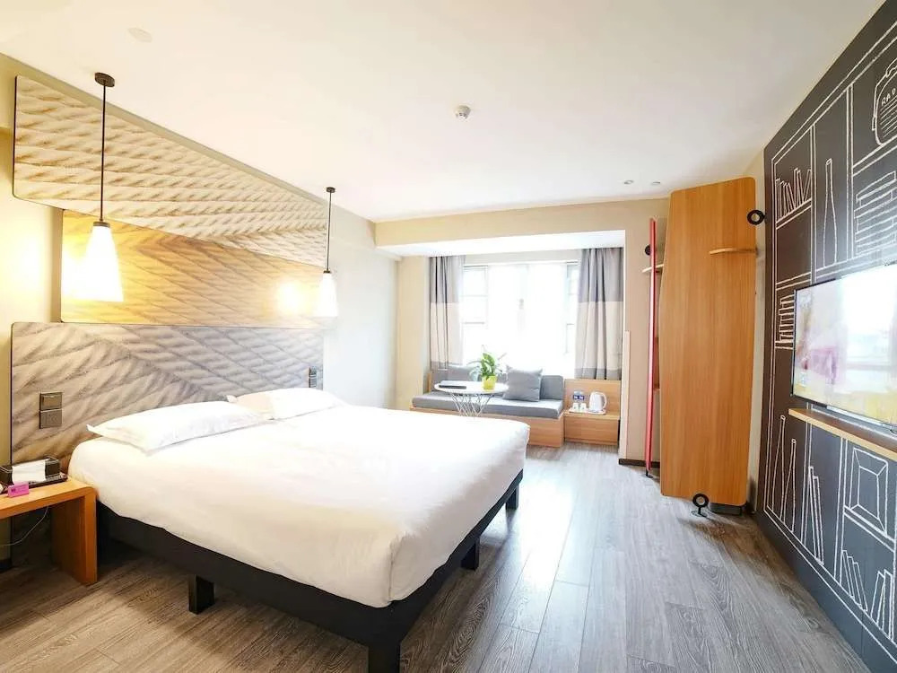 ibis Chengdu West Jingcui Road