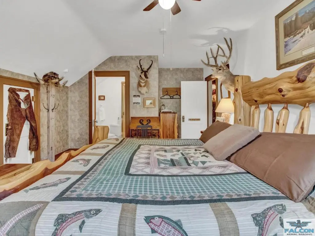 Robins Nest Bed & Breakfast