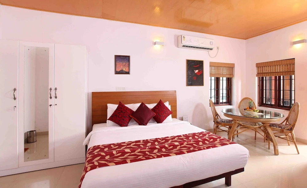 Saro Lake County Hotel