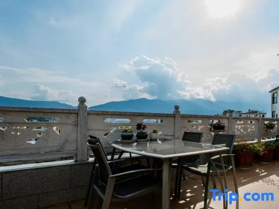 Xia Yidan Bai Ethnic Leisure Courtyard Warm Heart Small Building (Airport Road Erhai Branch)