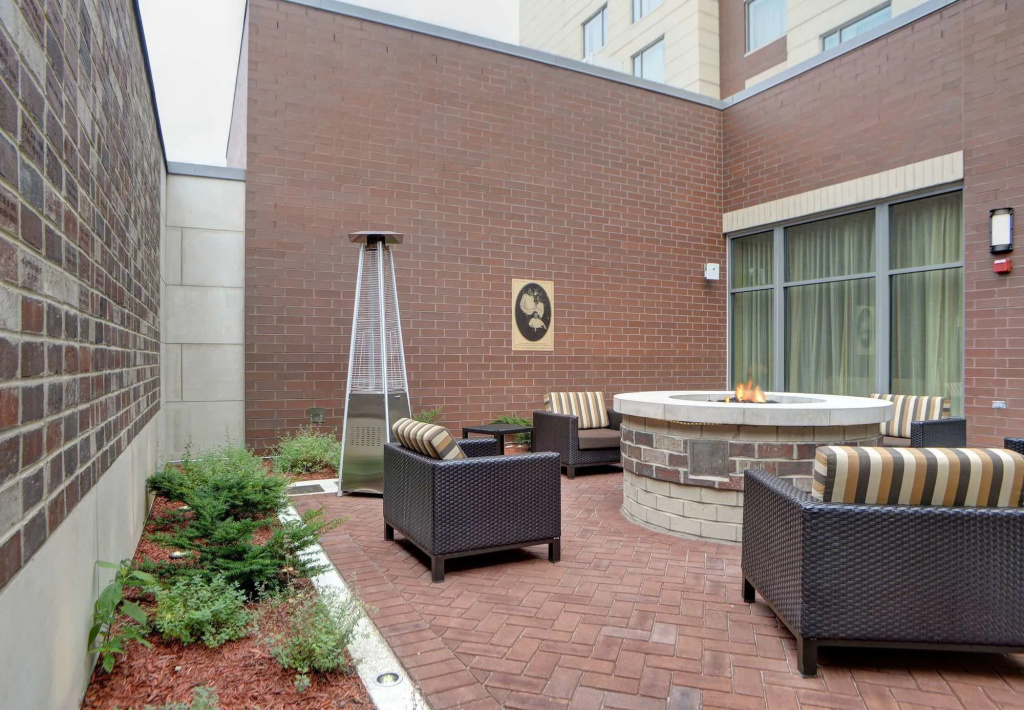 Courtyard by Marriott Muncie at Horizon Convention Center