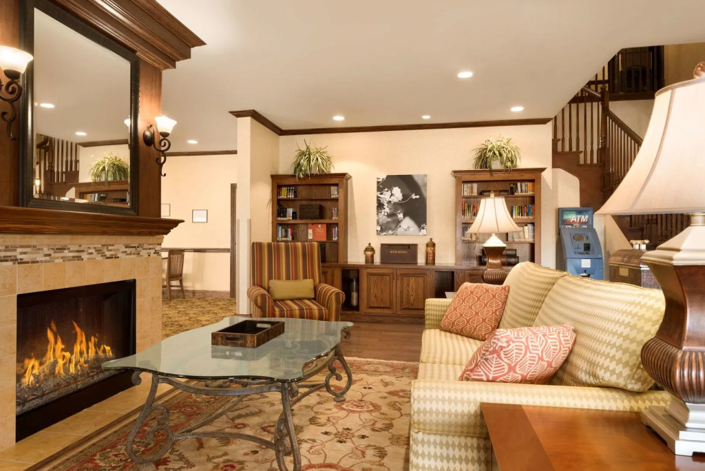 Country Inn & Suites by Radisson, Minot, ND