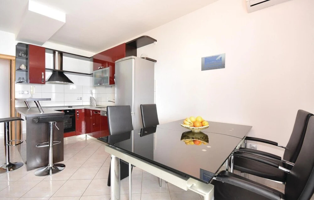 Amazing Home in Podstrana With Wifi and 2 Bedrooms