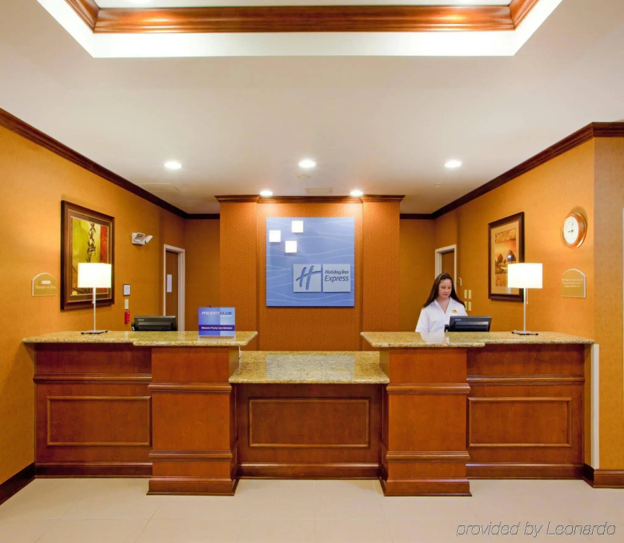 Holiday Inn Express & Suites Culpeper by IHG