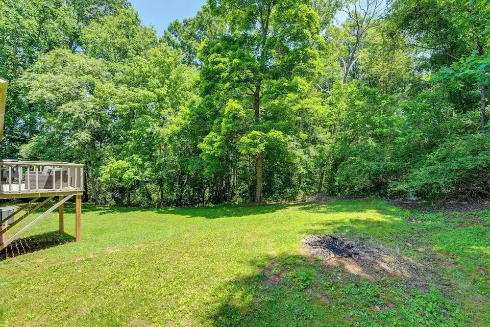 Charming Jonesville Home w/ Grill - Near Wineries!