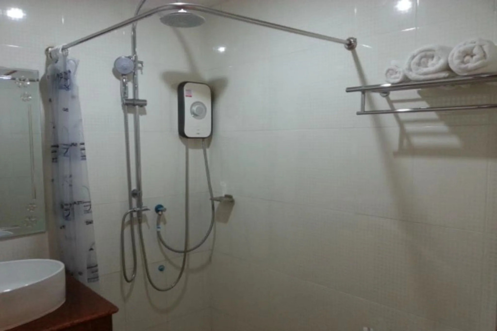 Ponburi Hotel