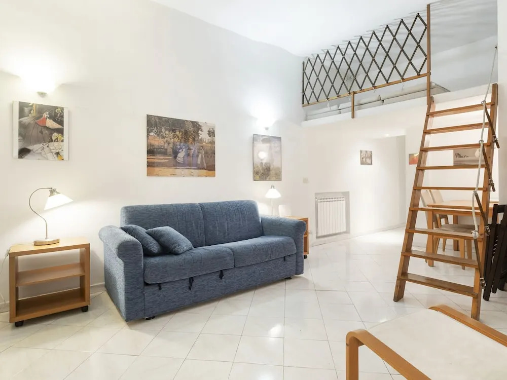 Comfy Holiday Home in Roma With Mezzanine