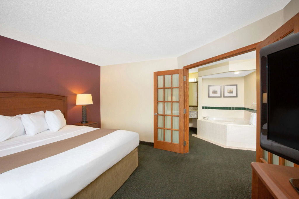 AmericInn by Wyndham Kearney