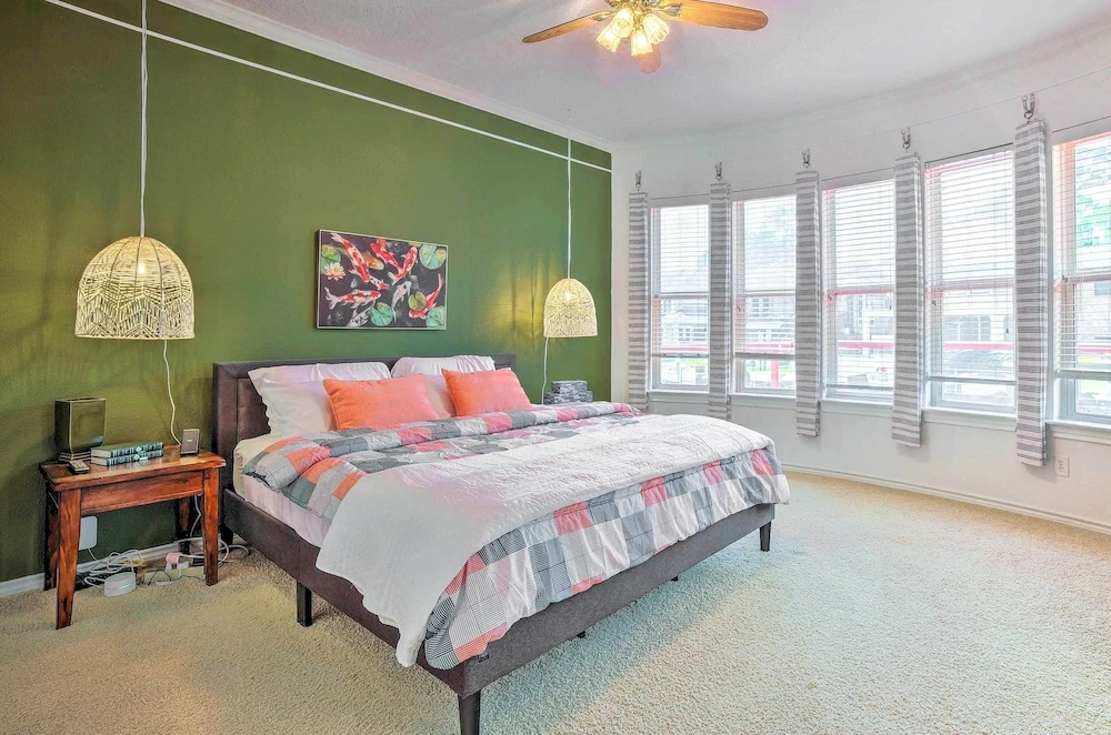 Beautiful Montgomery Home w/ Lakefront Deck!