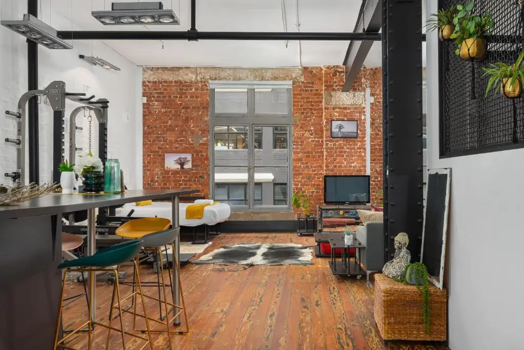 Wolroy House Apartments