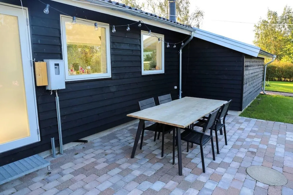 The comfort of this cottage merges with nature