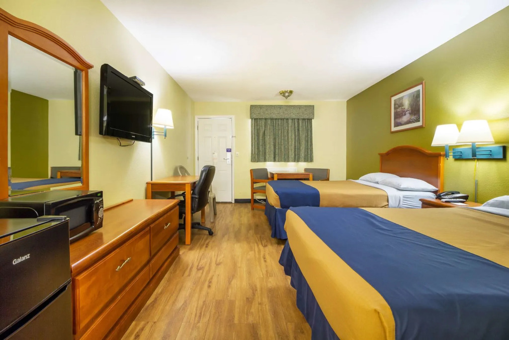 Scottish Inn & Suites