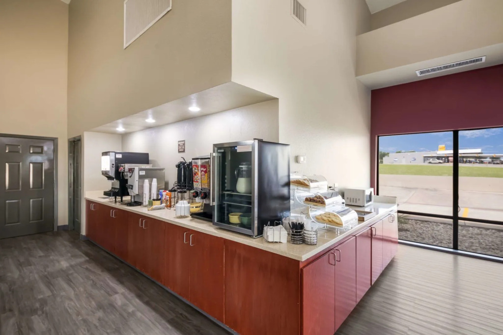 Red Roof Inn & Suites Austin East - Manor