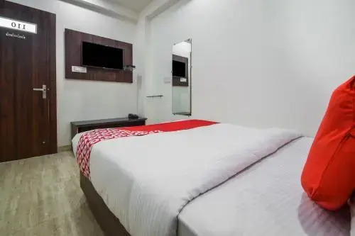 OYO 26124 Silver Palm
