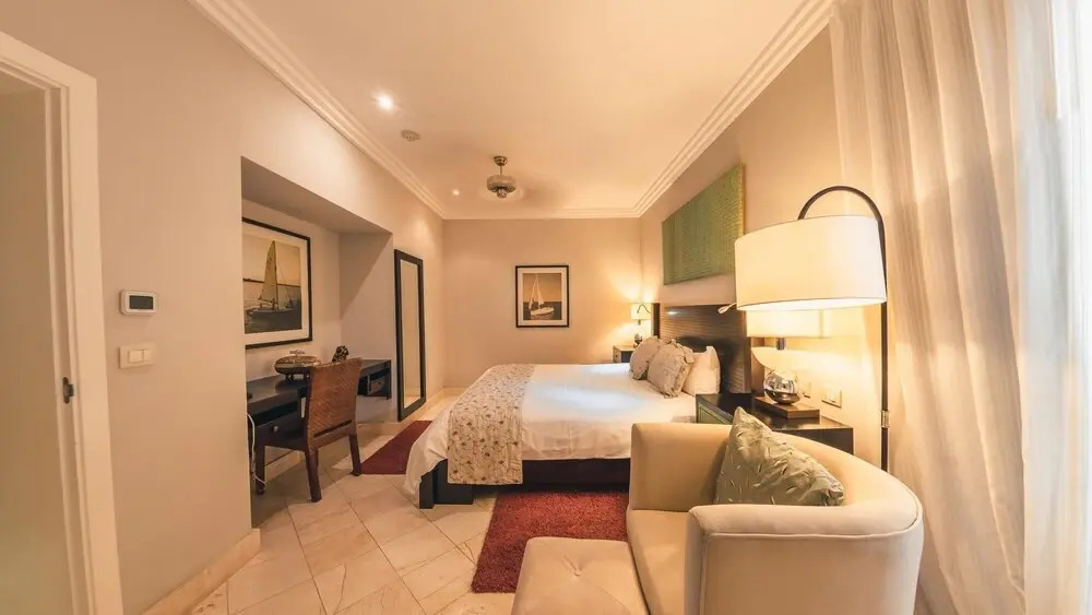 Bright and Open Apartment at Fishing Lodge w Private Parking B16