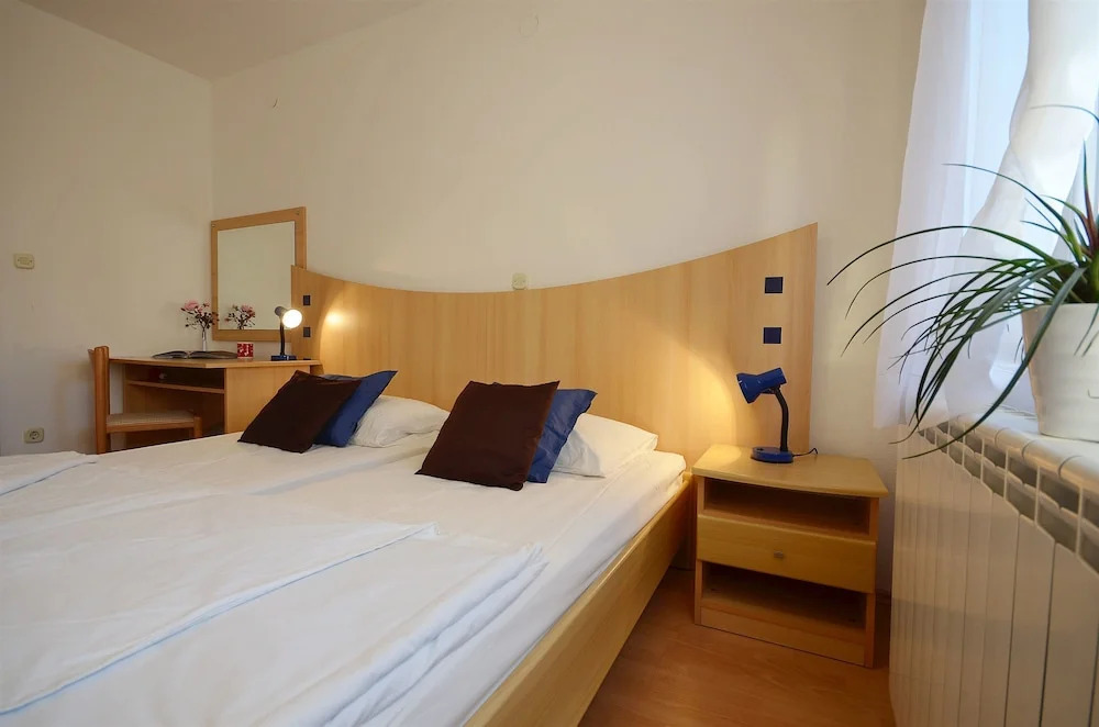 Apartments Mira