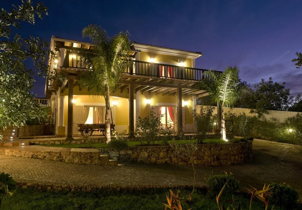 Villa Amarela