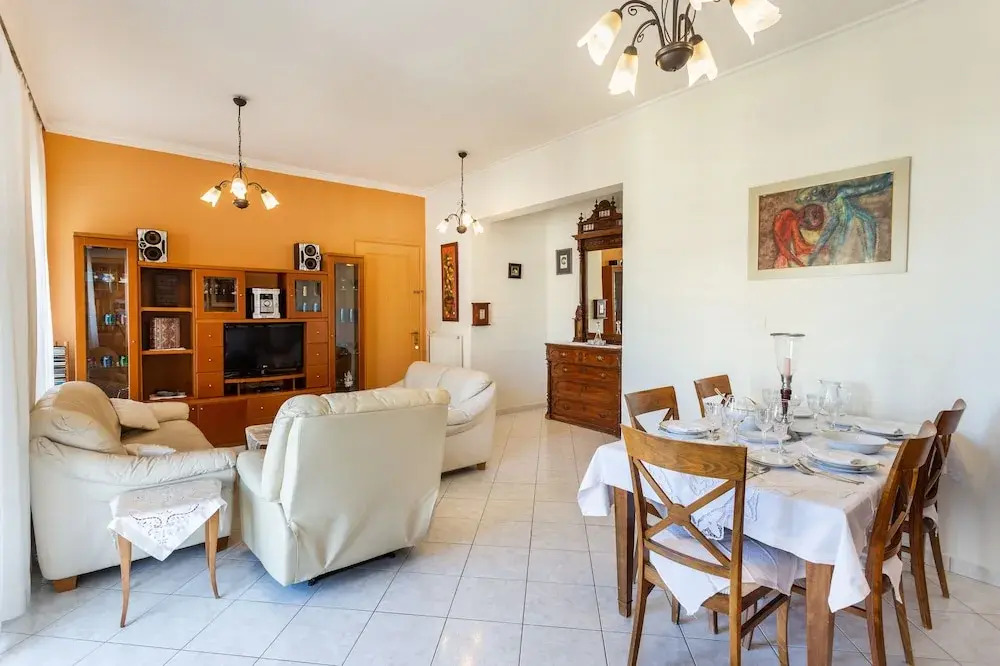 Ranias luxurious Apartment with sea view!