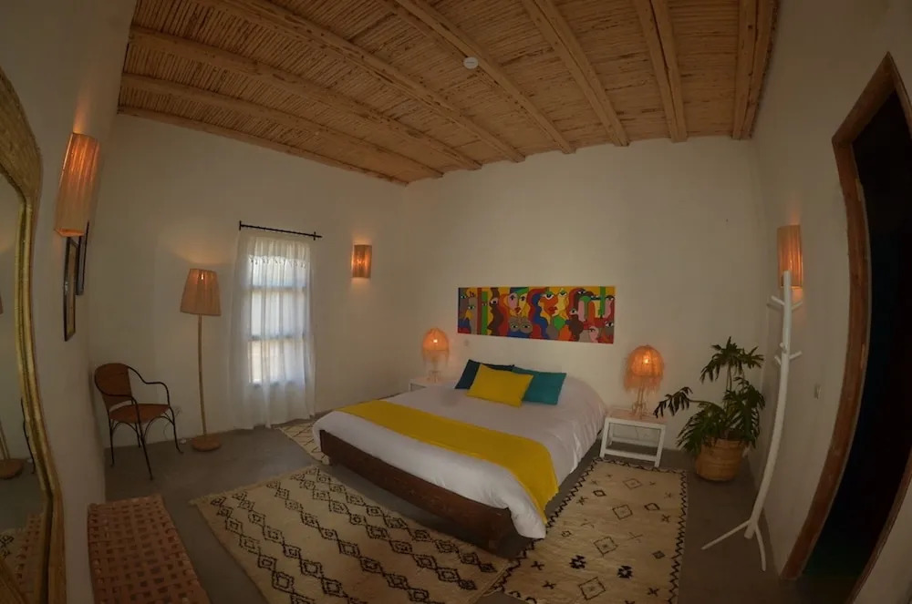 Guest House 12 People, 5 Bedrooms, Overnight or Full Rental