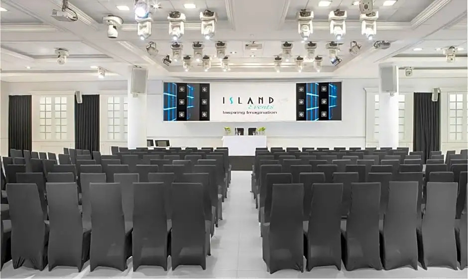 Island Suites Hotel