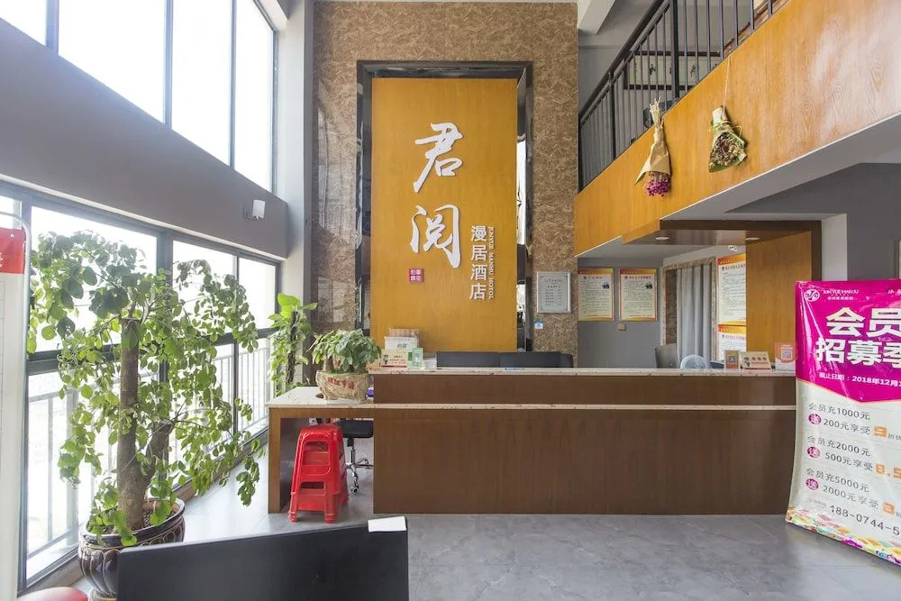 Jun Yue Man Ju Hotel