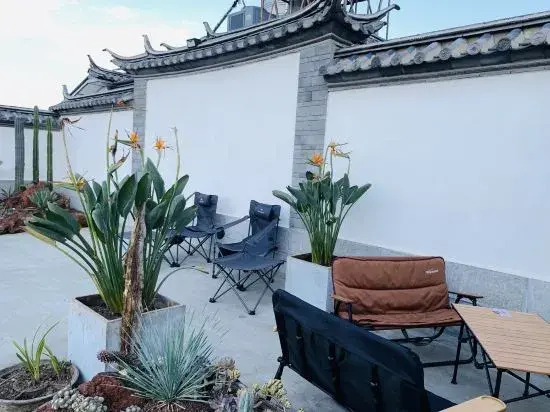 Yilongge Homestay (Dali Erhai Caicun Longkan Wharf Branch)