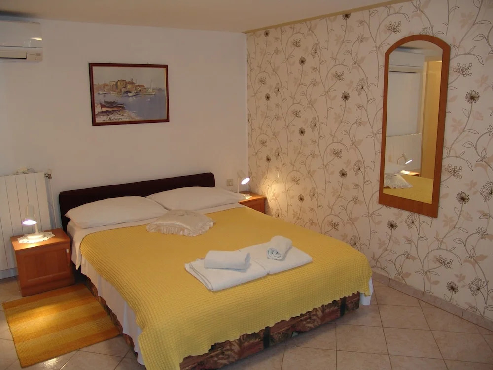 Apartments and Room Boris