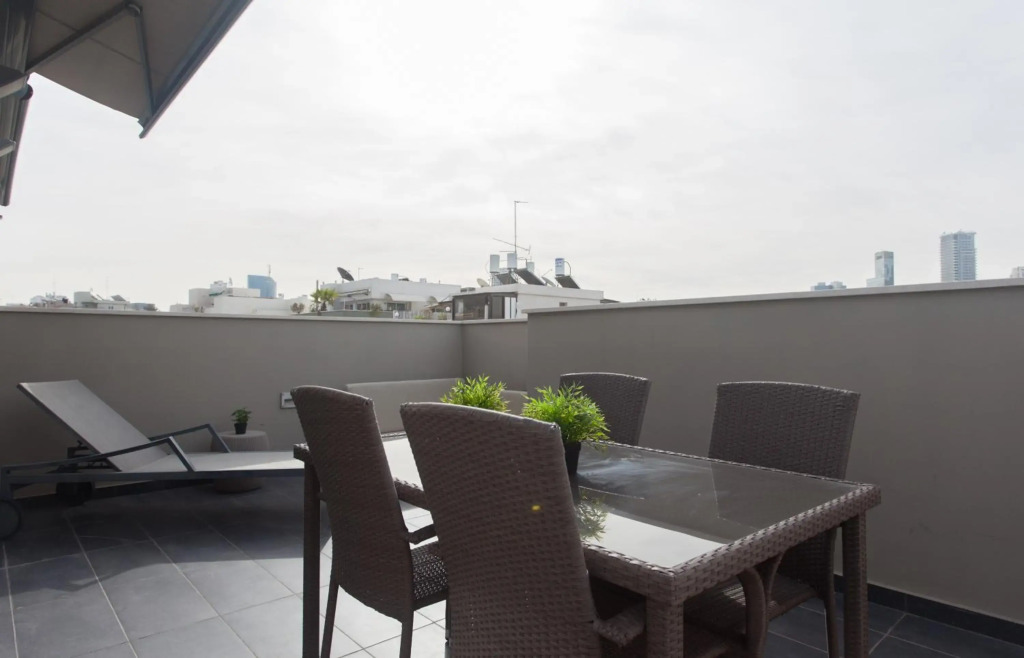 Luxury Penthouse 2 bed near Rothchild