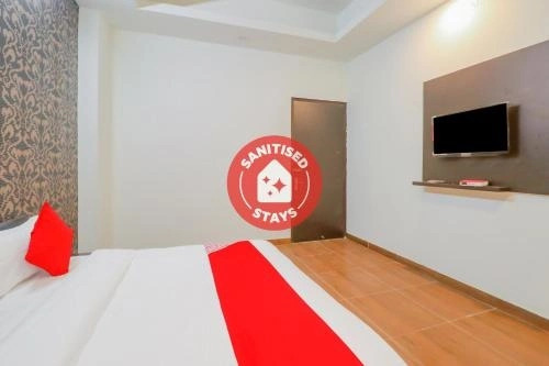 OYO FAR308 Hotel Red Crown