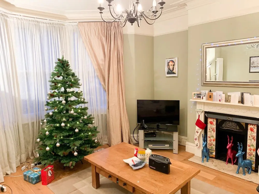 3 Bedroom House With Free Parking