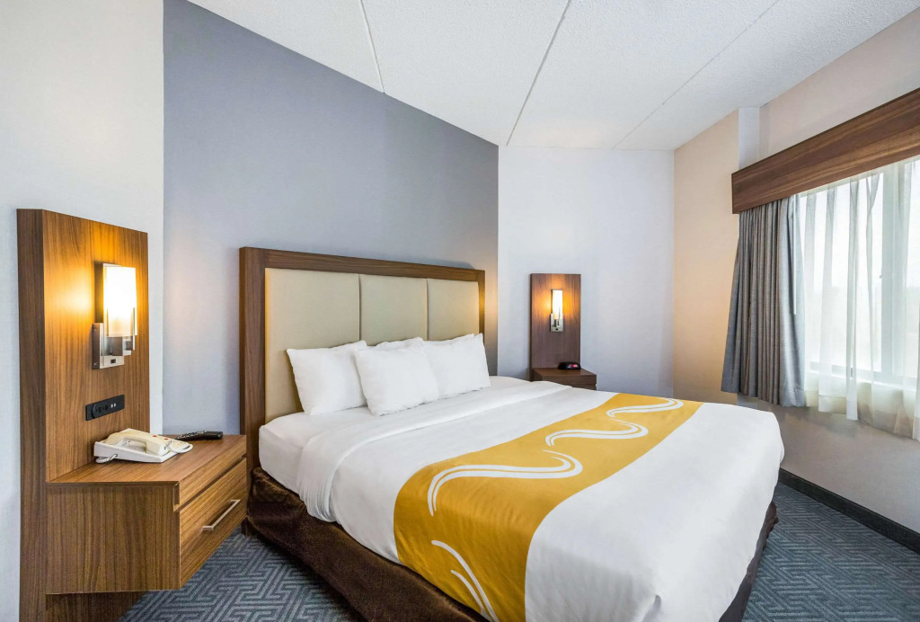 Quality Suites Lansing West