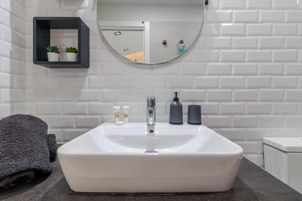 Flatguest Industrial Loft by Marina Suites - SCOOTERS - WIFI