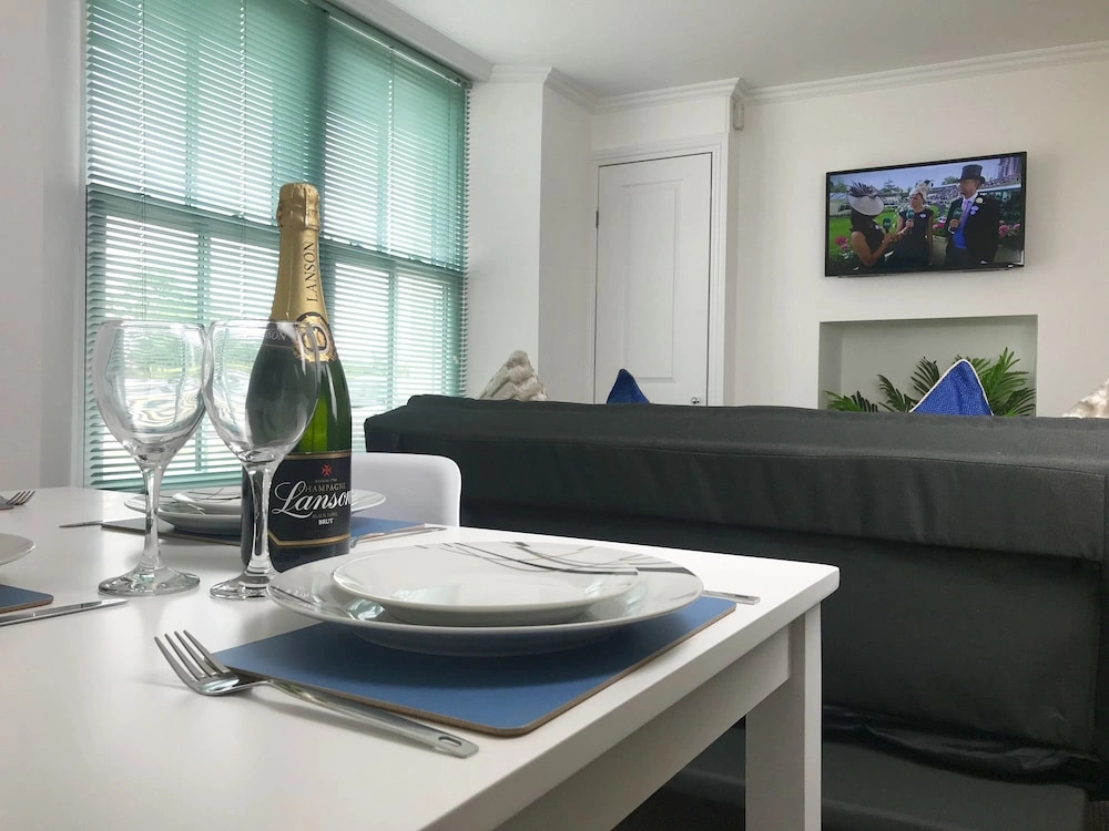 Lux Blu - Truro Apartment